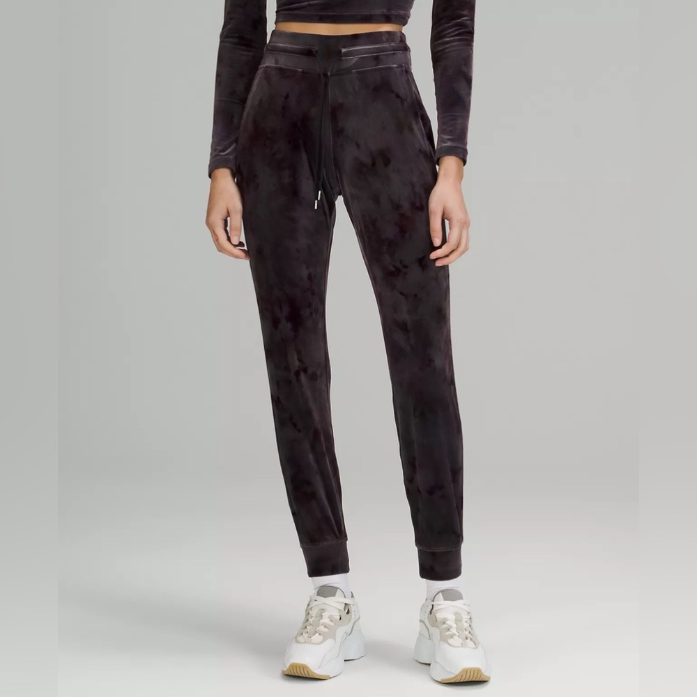 Size 8 | Lululemon Ready to Crush High-Rise Velour Jogger